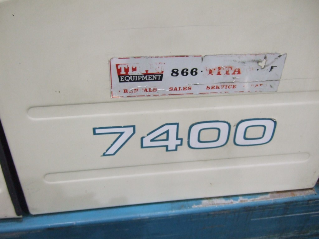 Tennant 7400 Floor Scrubber, Machine ID: 8085